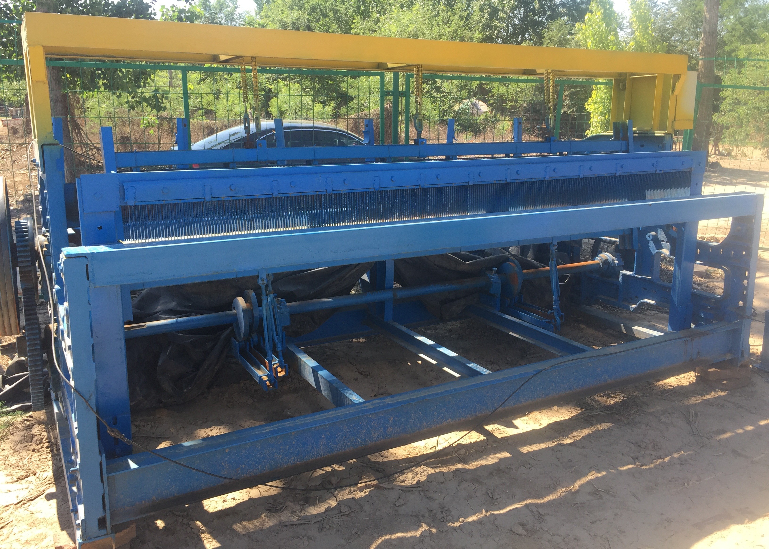Best price 3T Weight Crimped Wire Mesh Machine 10 Mm - 120 Mm Mesh 5 - 10 Years Warranty India