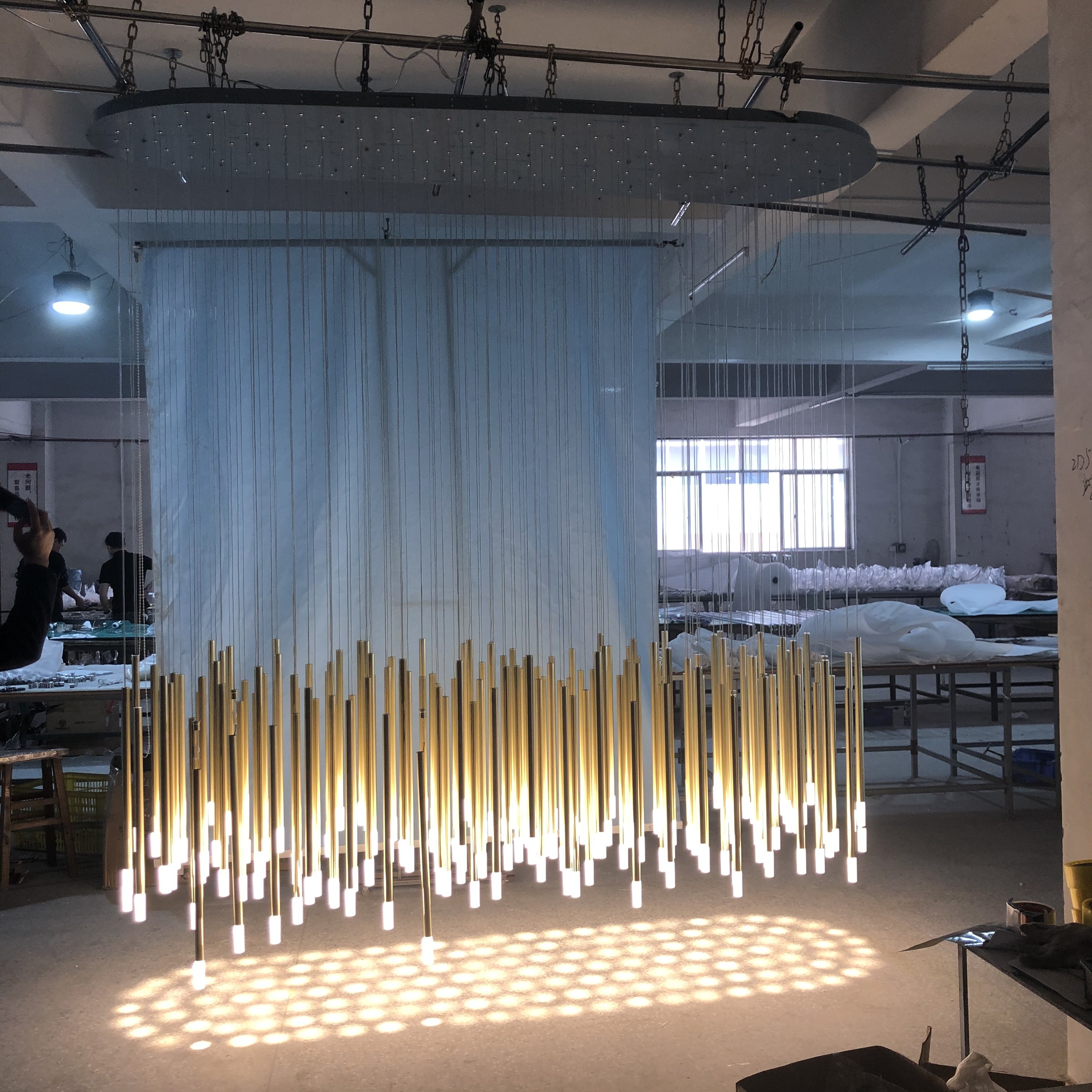 Custom OEM ODM Long Linear Pendant Light Chandelier Rust Prevention AC110V To 240V