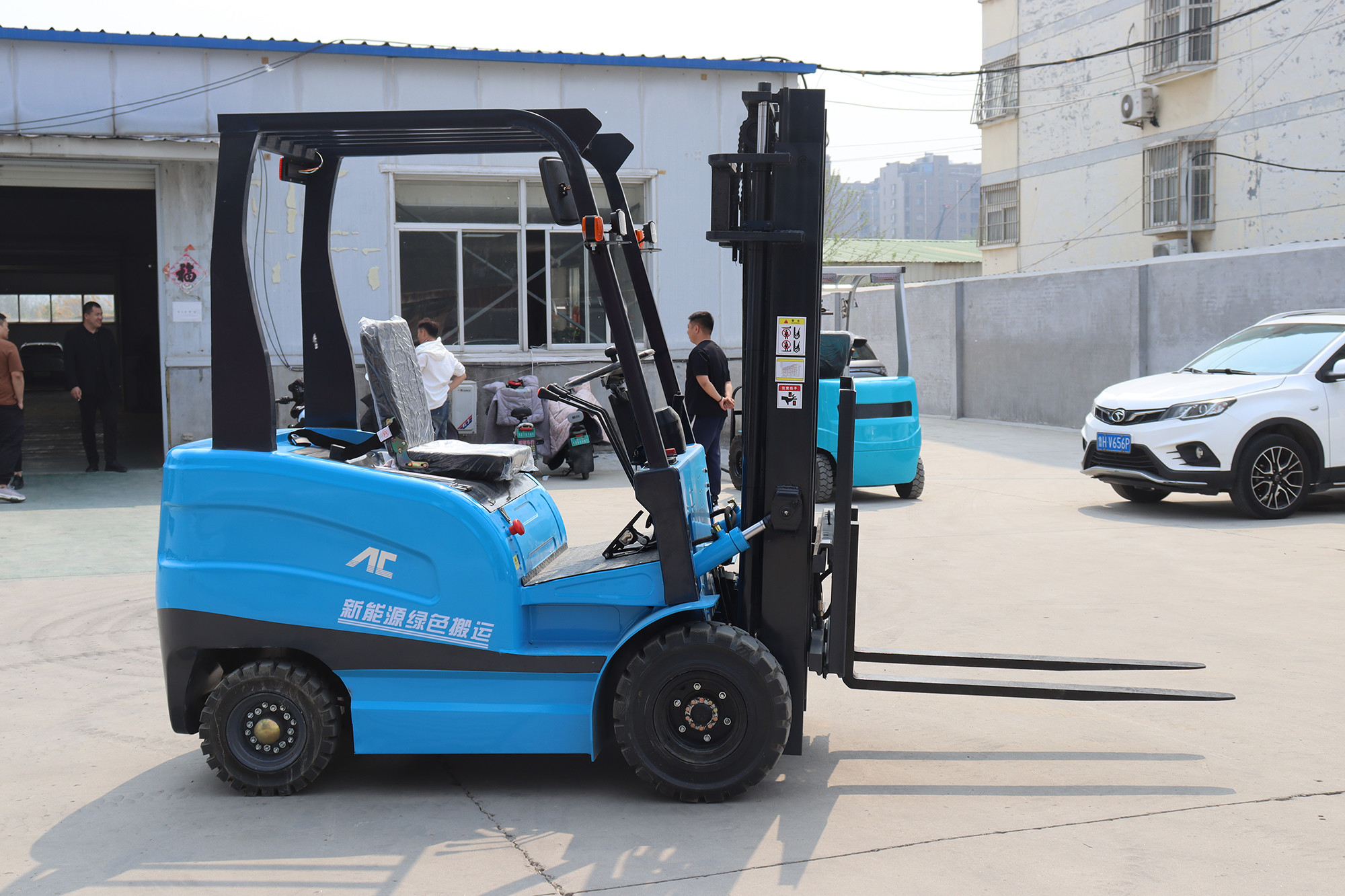 Electric Outdoor Forklift 4 wheel 420Ah Battery 1.5-3.5 Tons Capacity