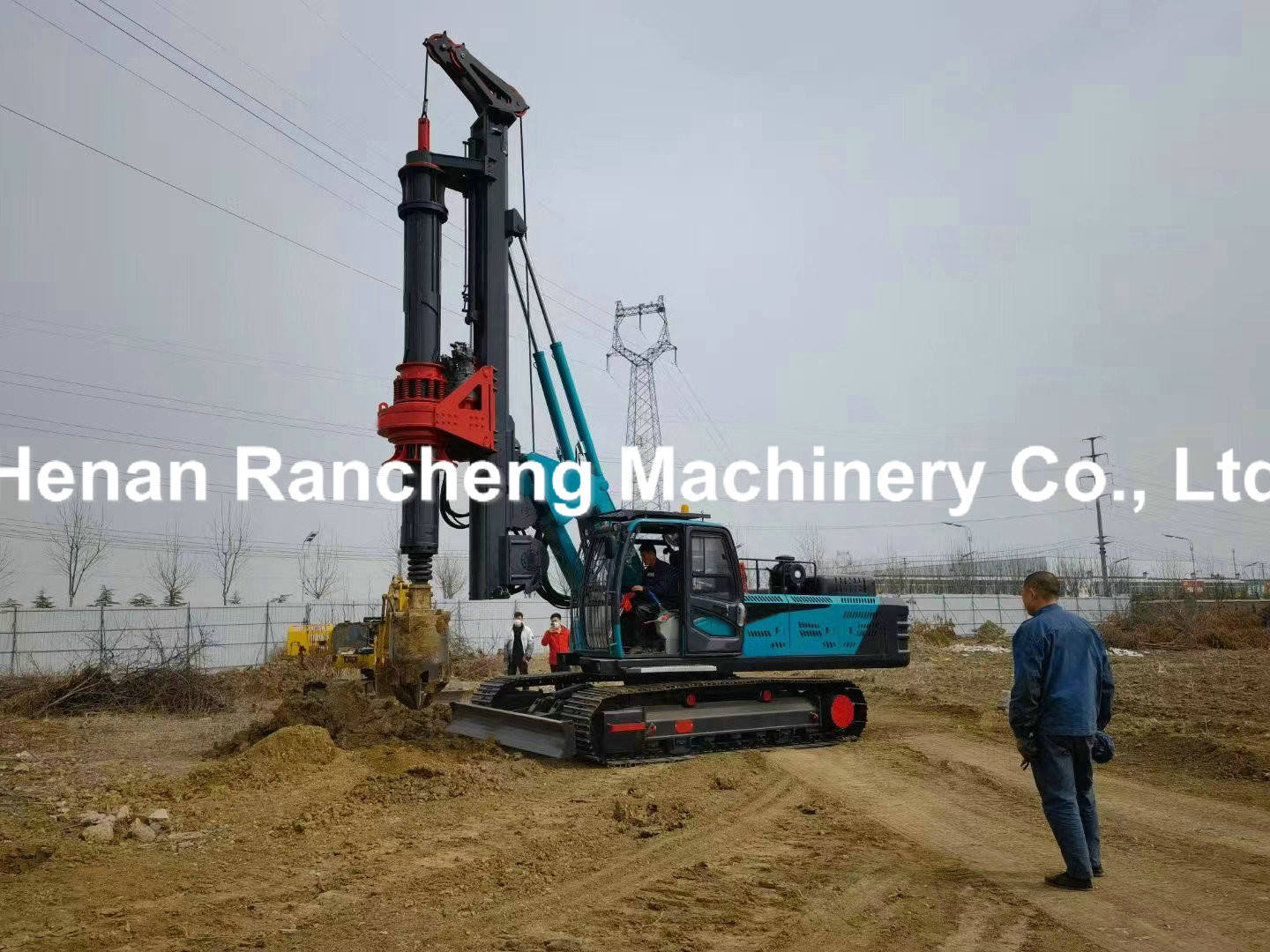 Hydraulic Rotary Drilling Rig Machine 25m Depth 150KW Diesel Engine Power