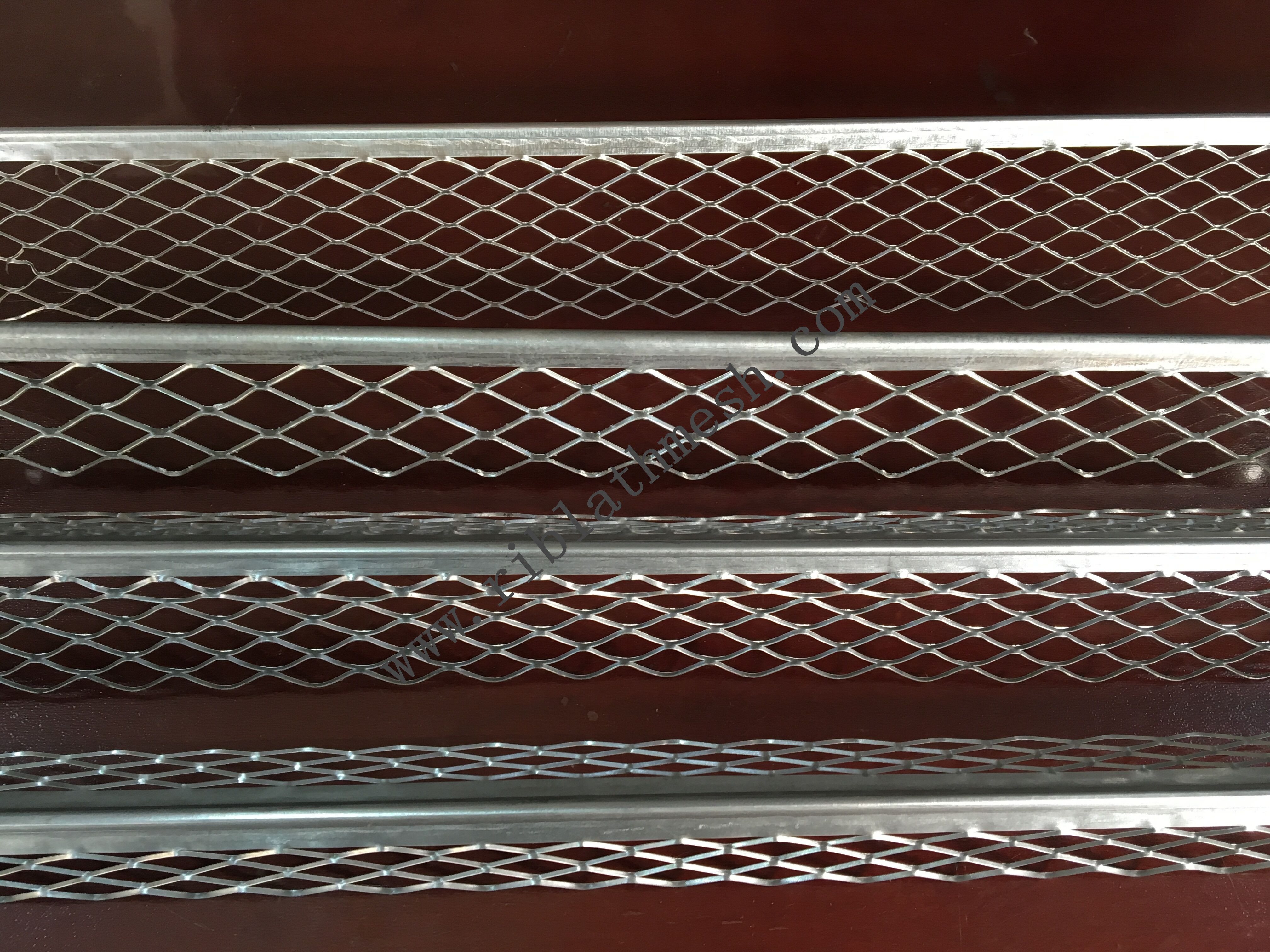 Round Nose Galvanized Corner Bead 30x30mm Building Materials For Wall Protect