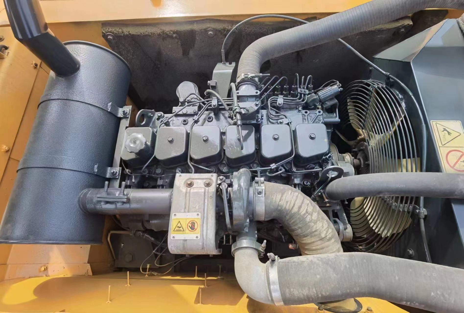 R225LC Excavator