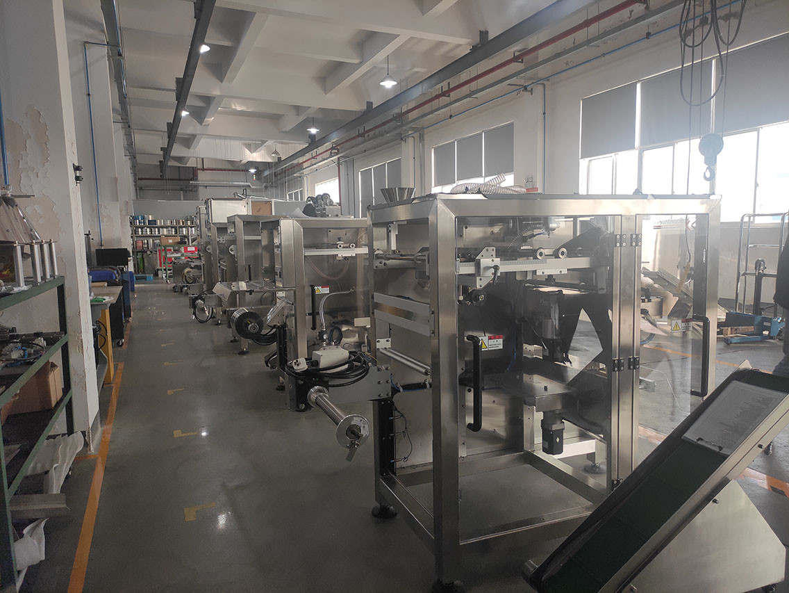 High Speed Vertical Snack Food Packaging Machine Multi Function Nuts Packing Machine