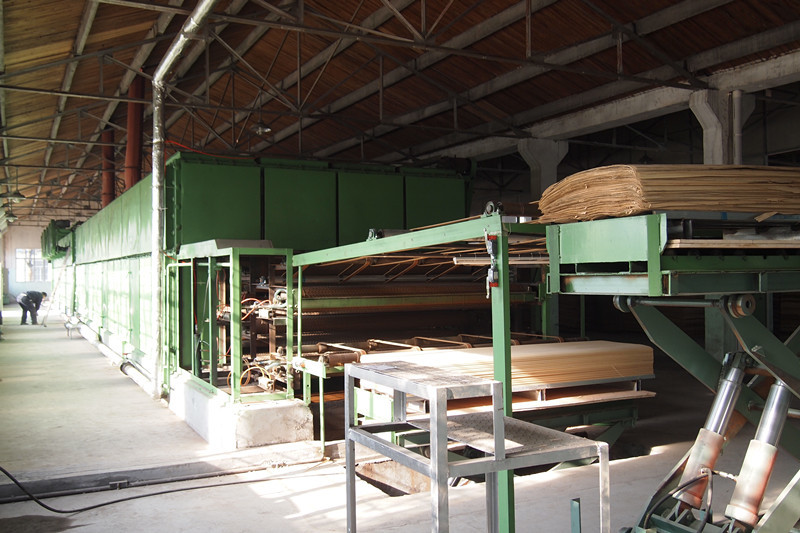 Customized Engineered Wood Veneer EV Lacewood Veneer FSC Certification