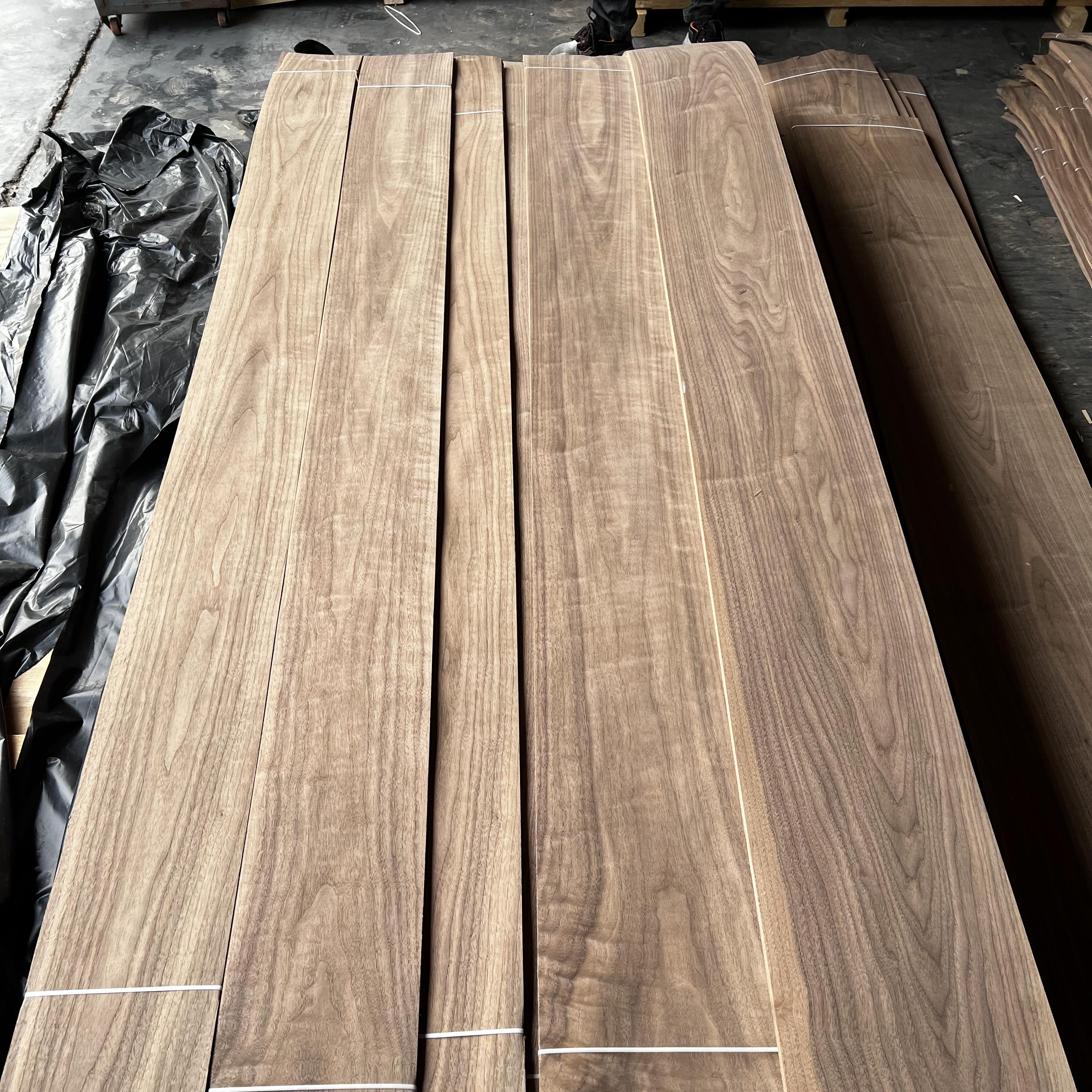 Hot Sale Walnut Wood Veneer Walnut Veneer Sheets Mountain/Straight Grain AA Grade Veneer Wood Sheet