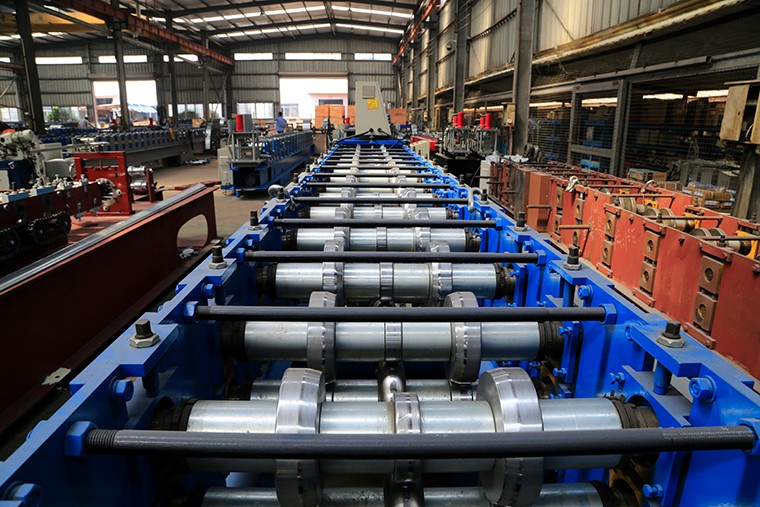 0.3-0.8mm Thickness Ridge Cap Roll Forming Machine High Working Efficiency
