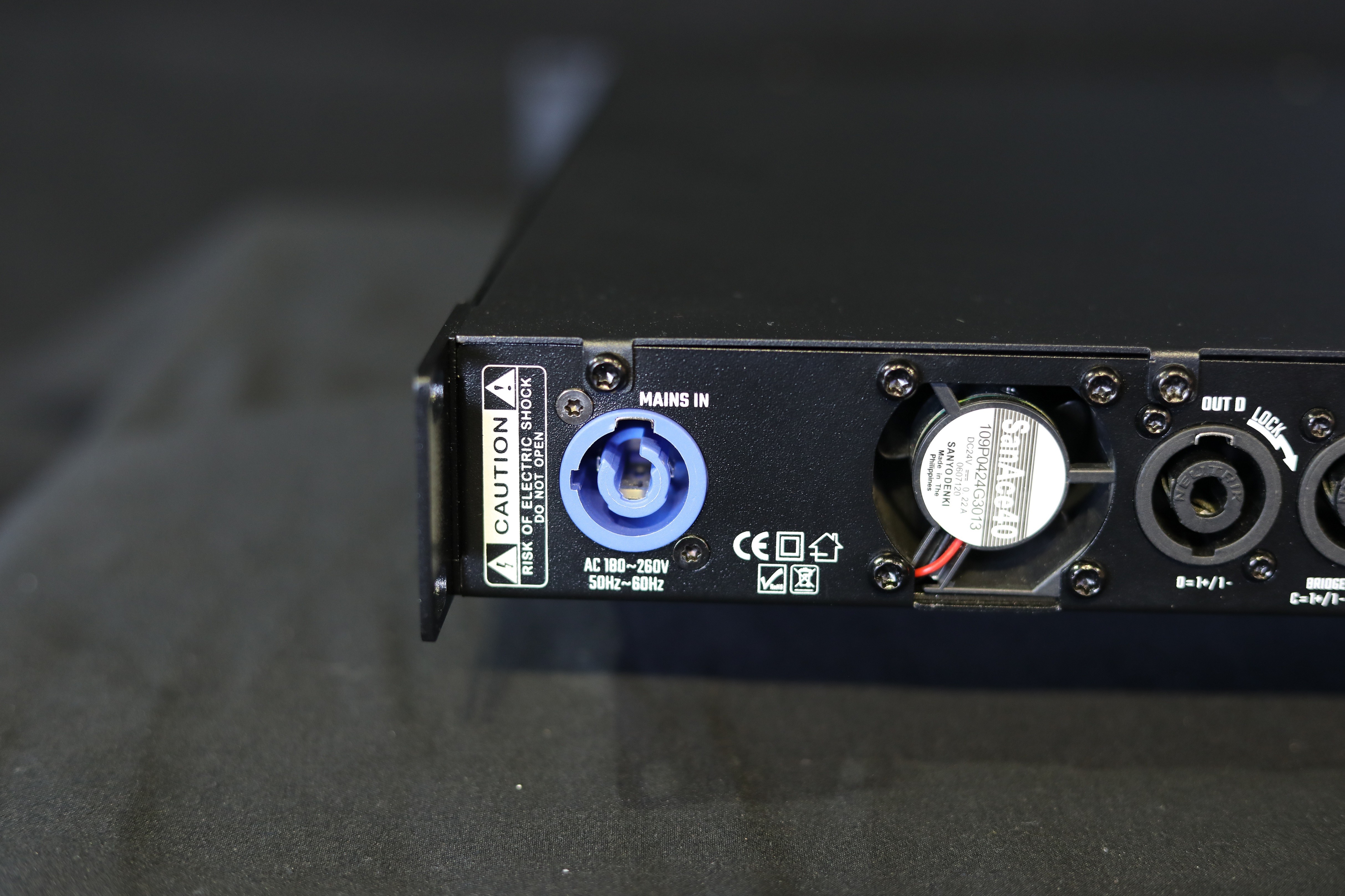 10.5kg Small Outdoor Stage 900w Digital Power Amp