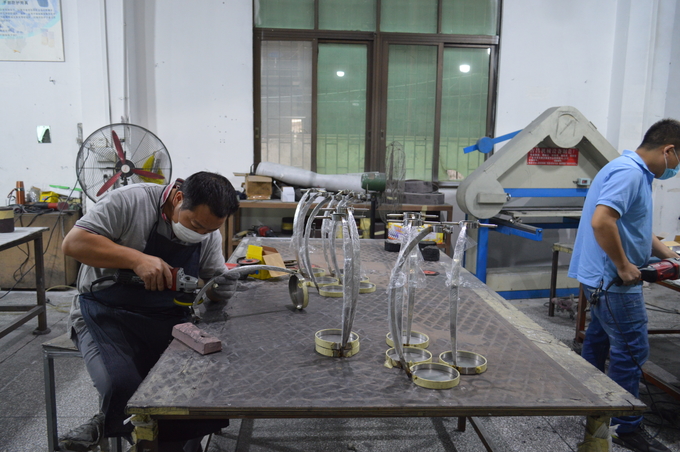 Golden Visual Merchandising Displays Aluminum for Wine Showing / Retail Space