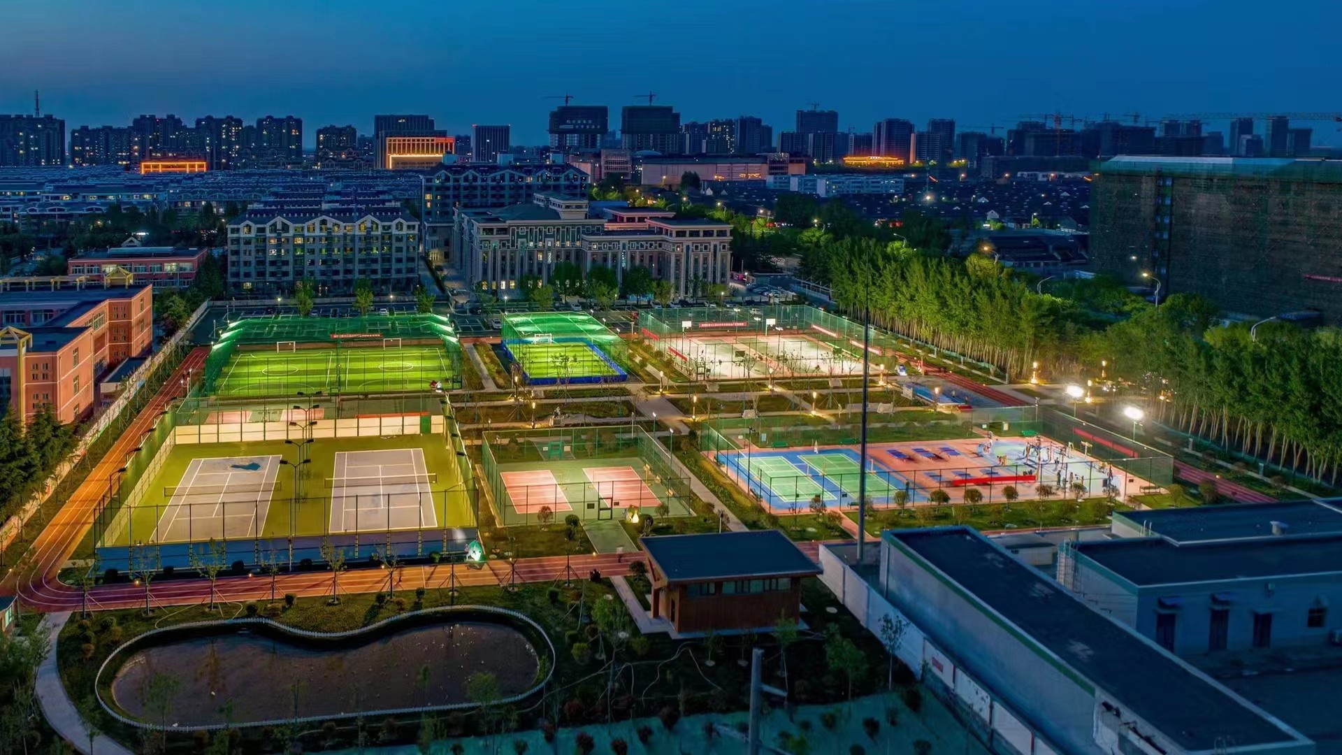 Standard Athletic Running Tracks With Smooth Surface And UV Resistance