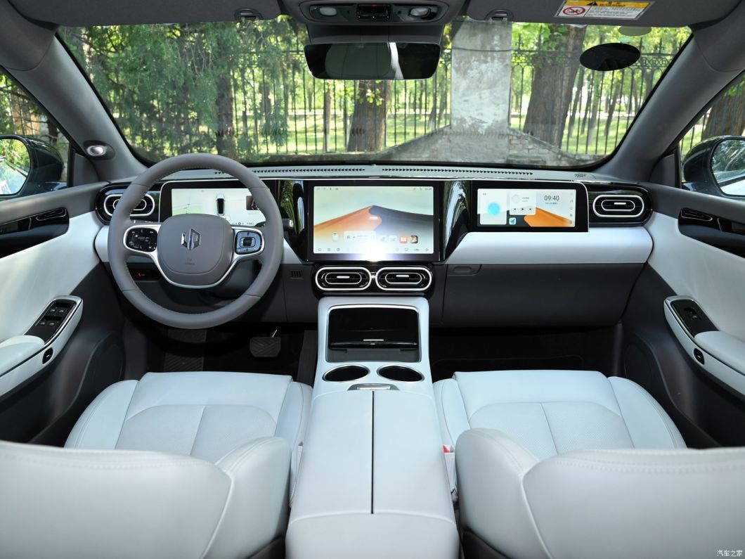 Large Space New Energy Vehicles Leapmotor C01 EV Car Pure Electric Sedan Car