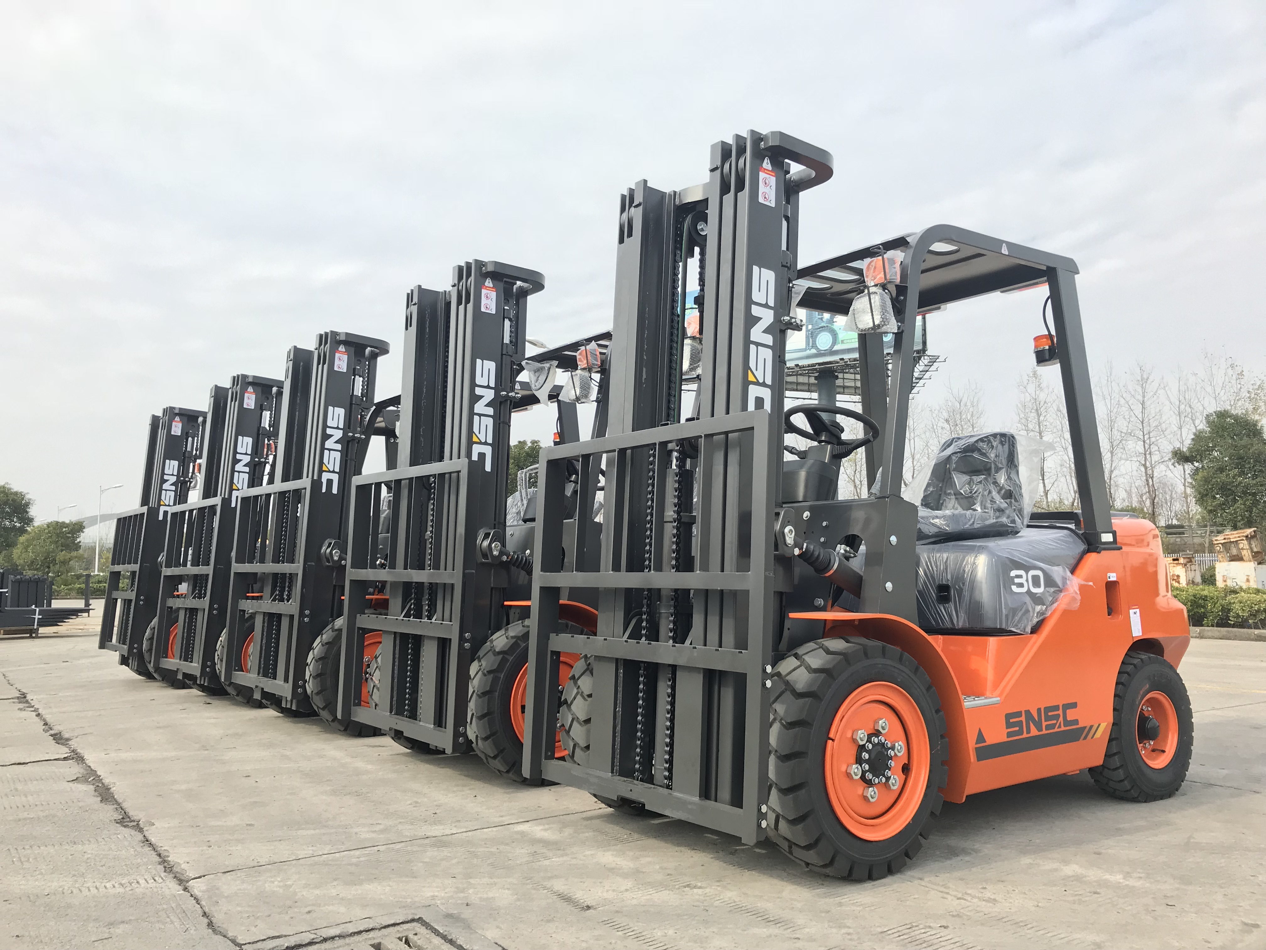 1150mm Fork Length 4 Ton 4-Wheel Telehandler Forklifts for Off Road and Rough Terrain