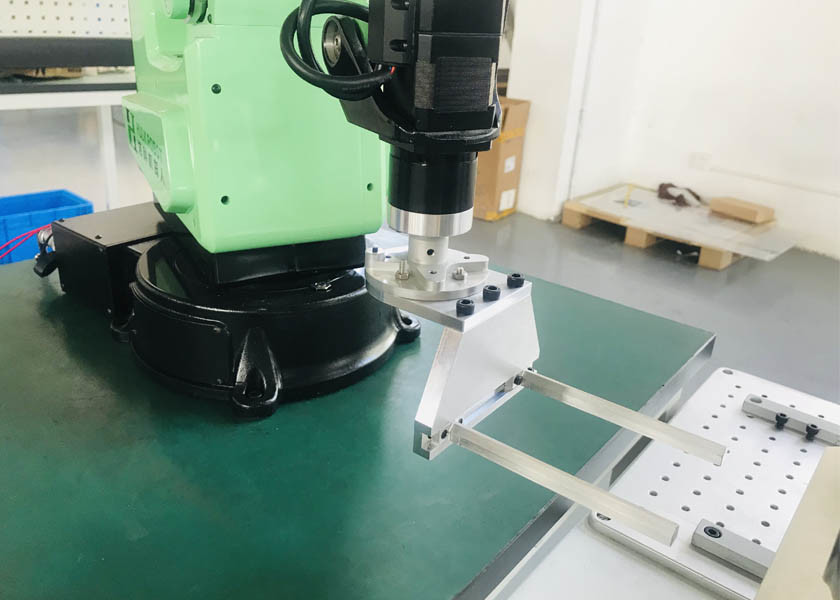 4 Axis Robotic Arm Industrial Robot Gripper For Pick And Placed