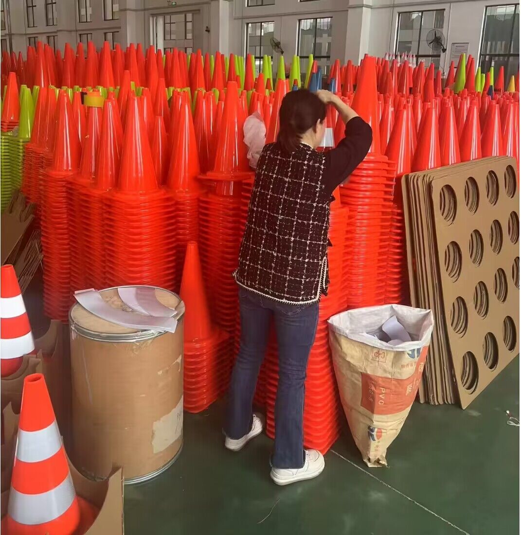 PVC Reflective Traffic Cones 50cm 20inches Traffic Barrels Parking Lot Cones