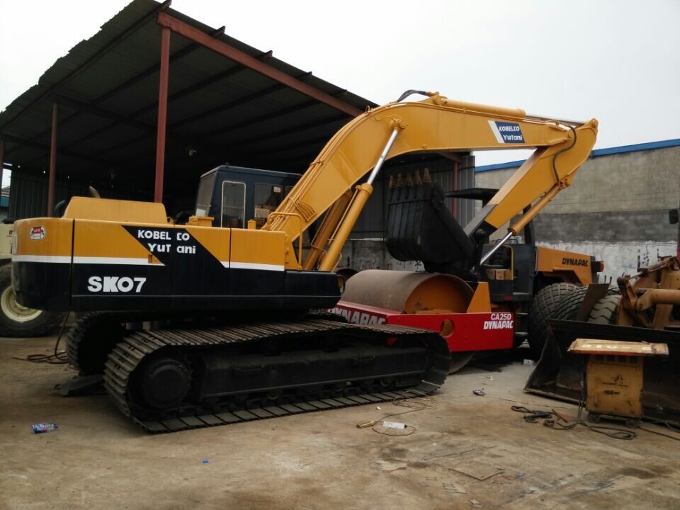 Japan Made Kobelco Hitachi SK07 SK200 EX200 EX60 Cheap Price Crawler Digger Excavator For Sale