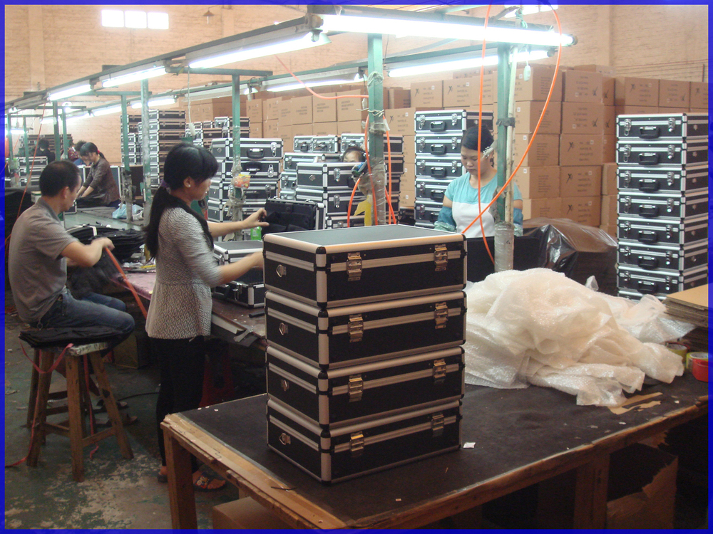 Aluminum Makeup Case with Mirror and Legs KLMSY670-500-205
