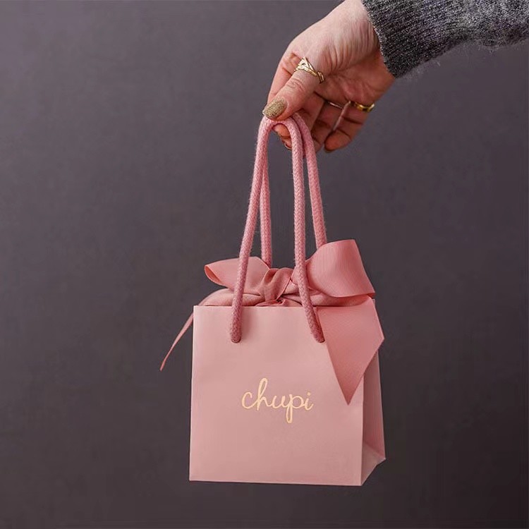 Apparel Smoky Printed Paper Shopping Bags C2S Artpaper Ribbon Handle Gift Bags