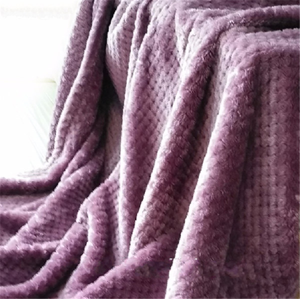 Polyester Embossed Flannel Fleece Blanket Super Soft For Bedsheet / Sofa Throws