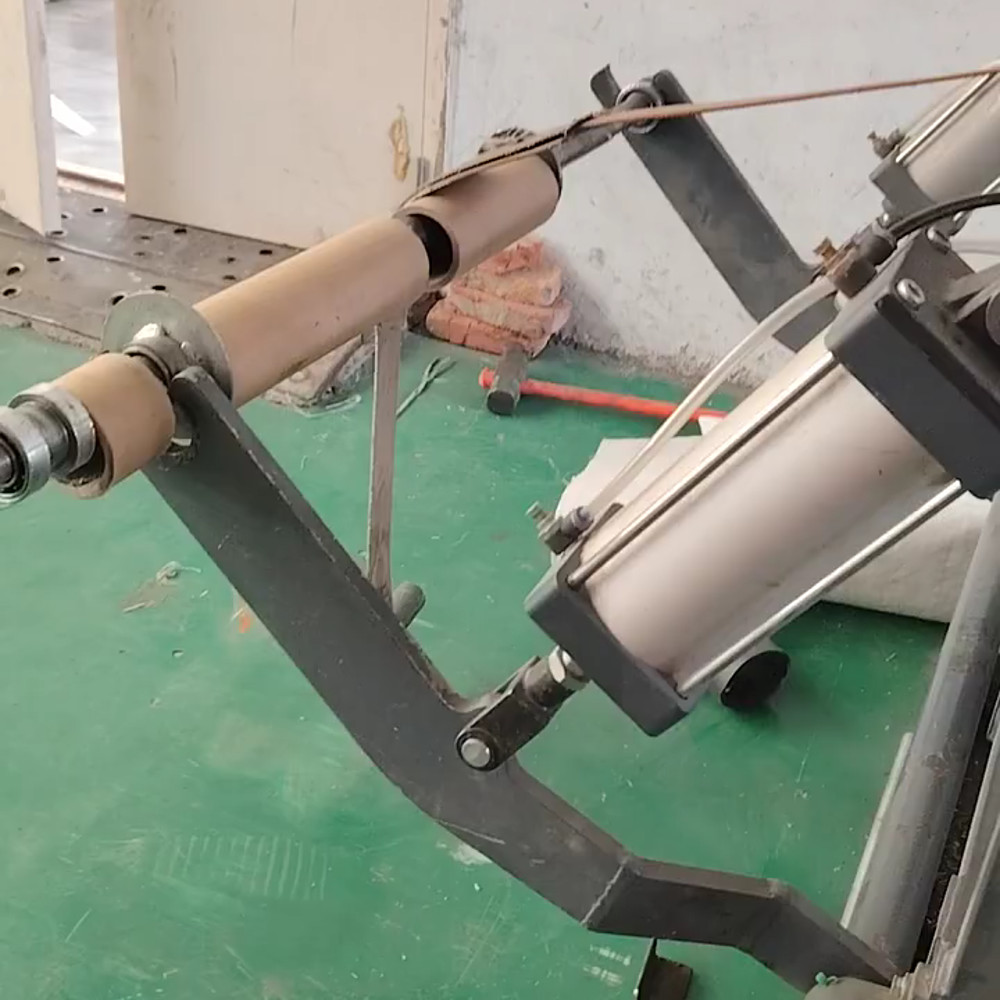Hot And Cold Integrated Sewing Cutting Machine Smokeless Knife Up And Down Manipulator