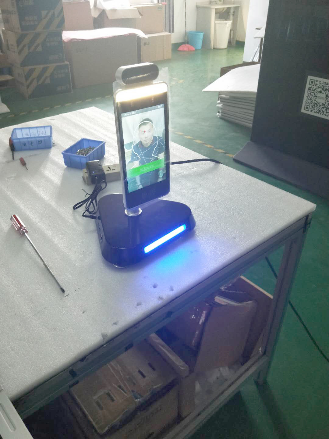 Capacitive Touch 200W Pixels Face Recognition access control system Temperature Measurement kiosk thermal scanner