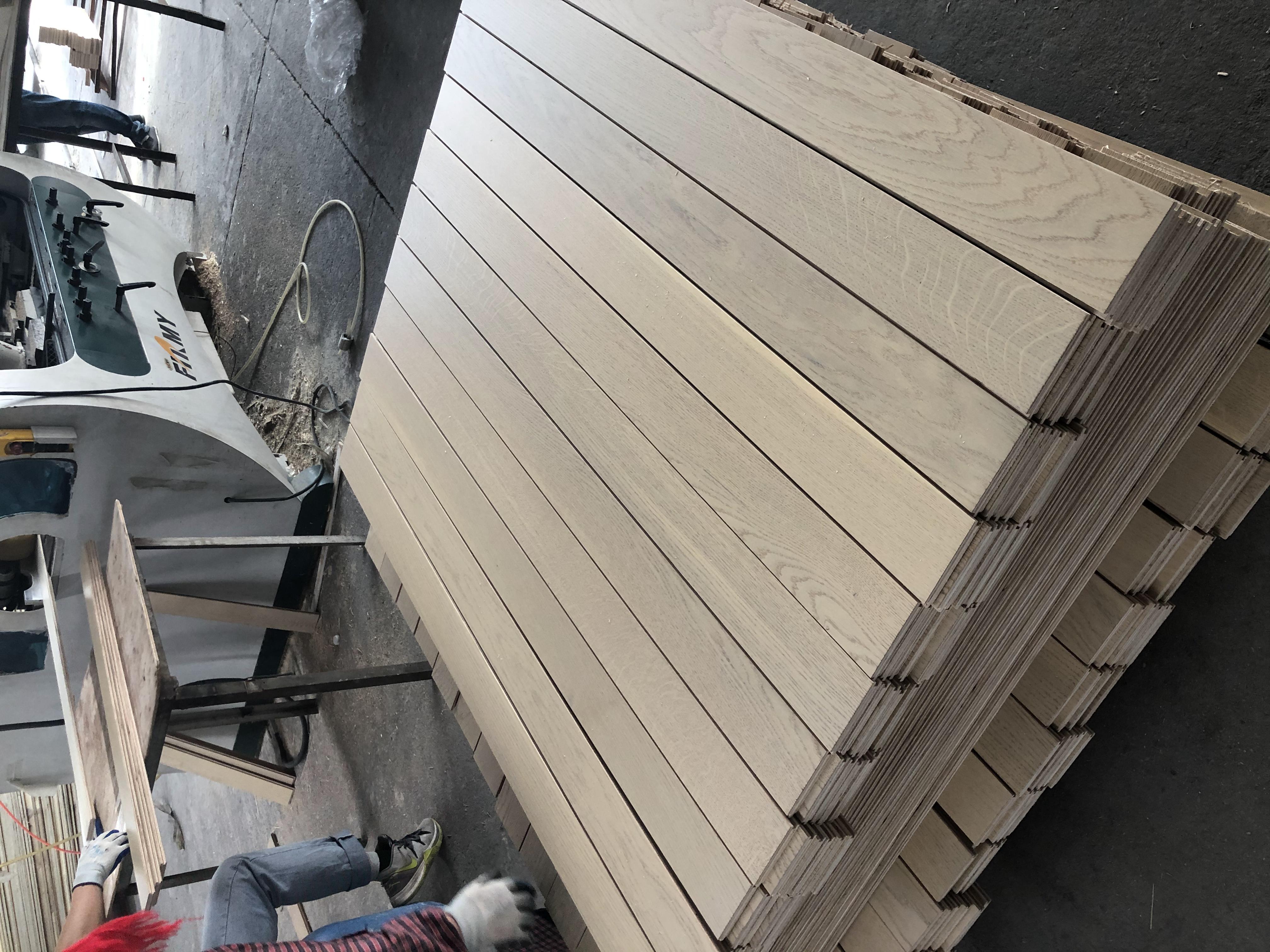 Modern Design Style Hardwood Fishbone Timber Flooring Plank with Engineered Oak Wood