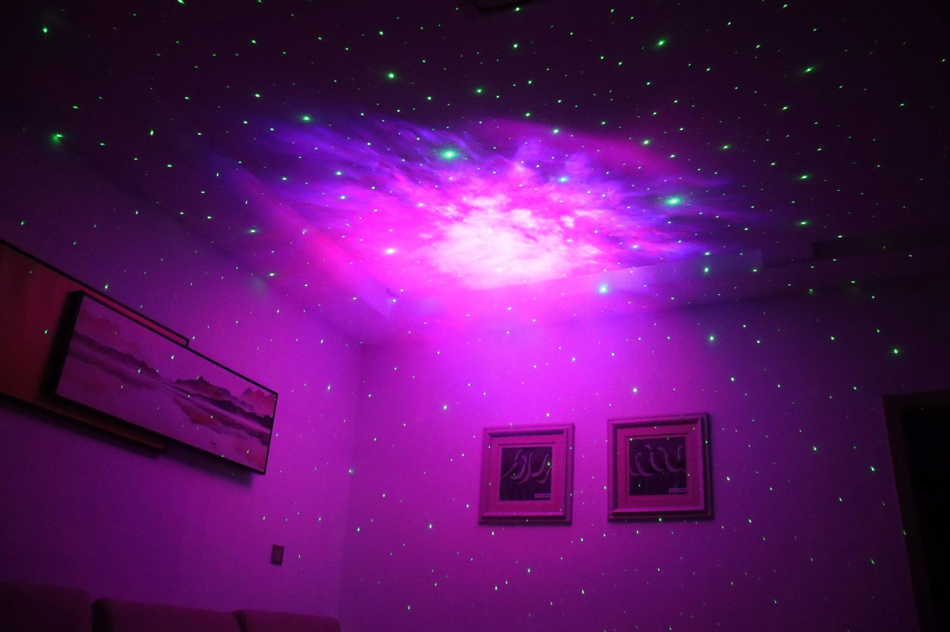New Astronaut Hug Star Galaxy Projector Night Light 360 Degree Adjustable Spaceman Starry Sky Projector Light Atmosphere