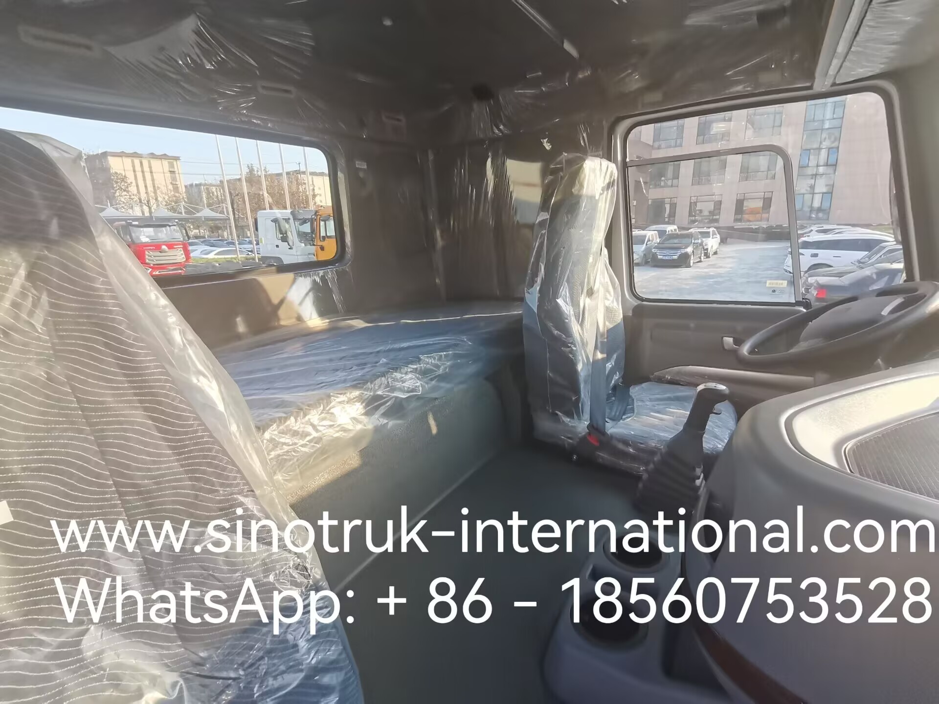 SINOTRUK HOWO LHD 6X4 400HP Water Oil Tanker Chassis