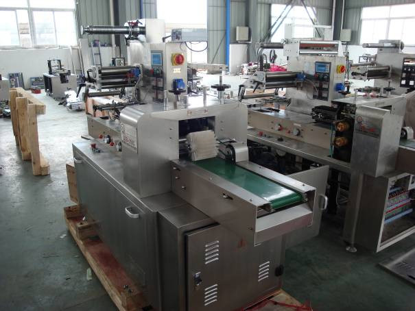 PLC Single Row Pillow Bag Type Tablet Packing Machine