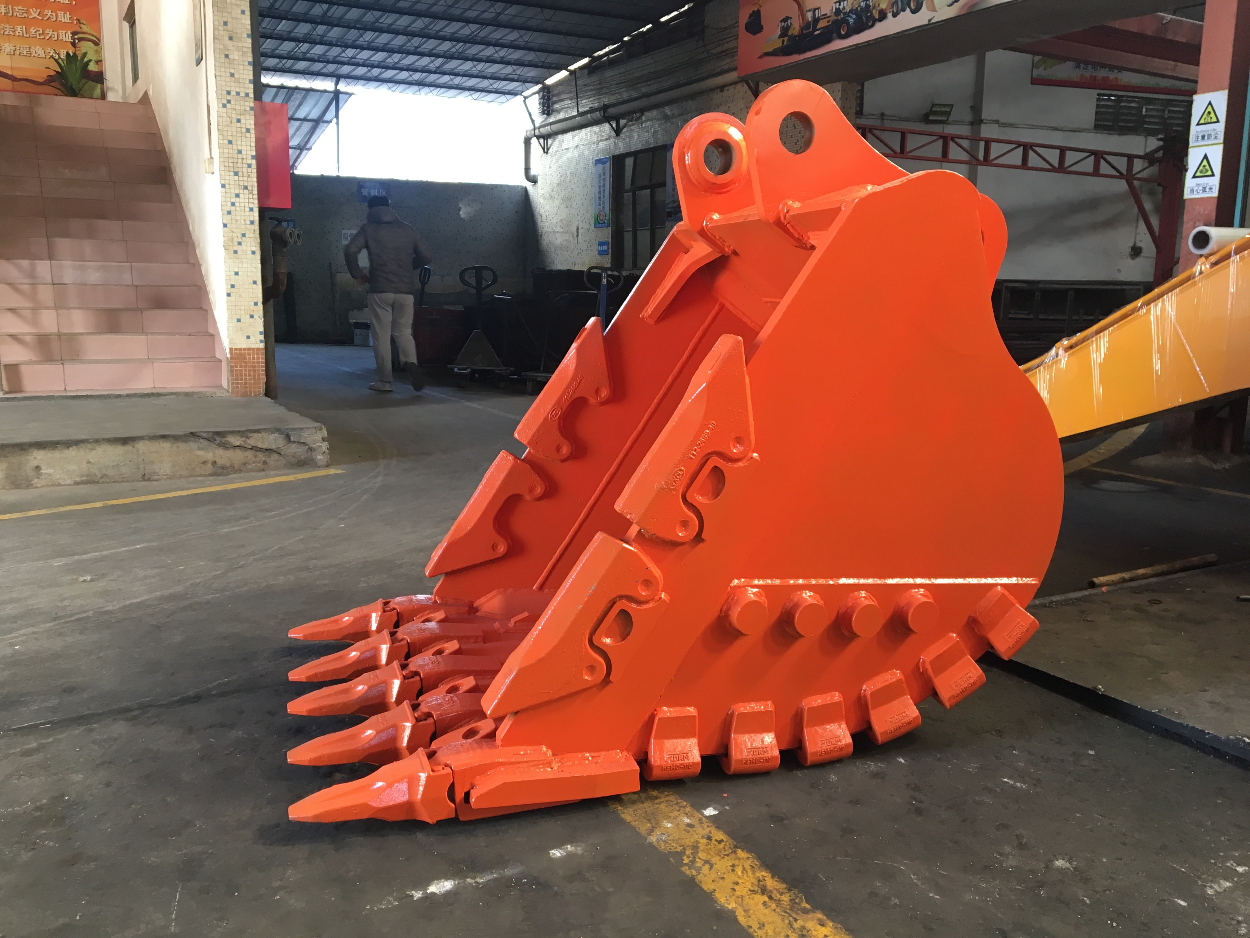 NM400 Material Excavator Rock Bucket Large Capacity 1.6cbm