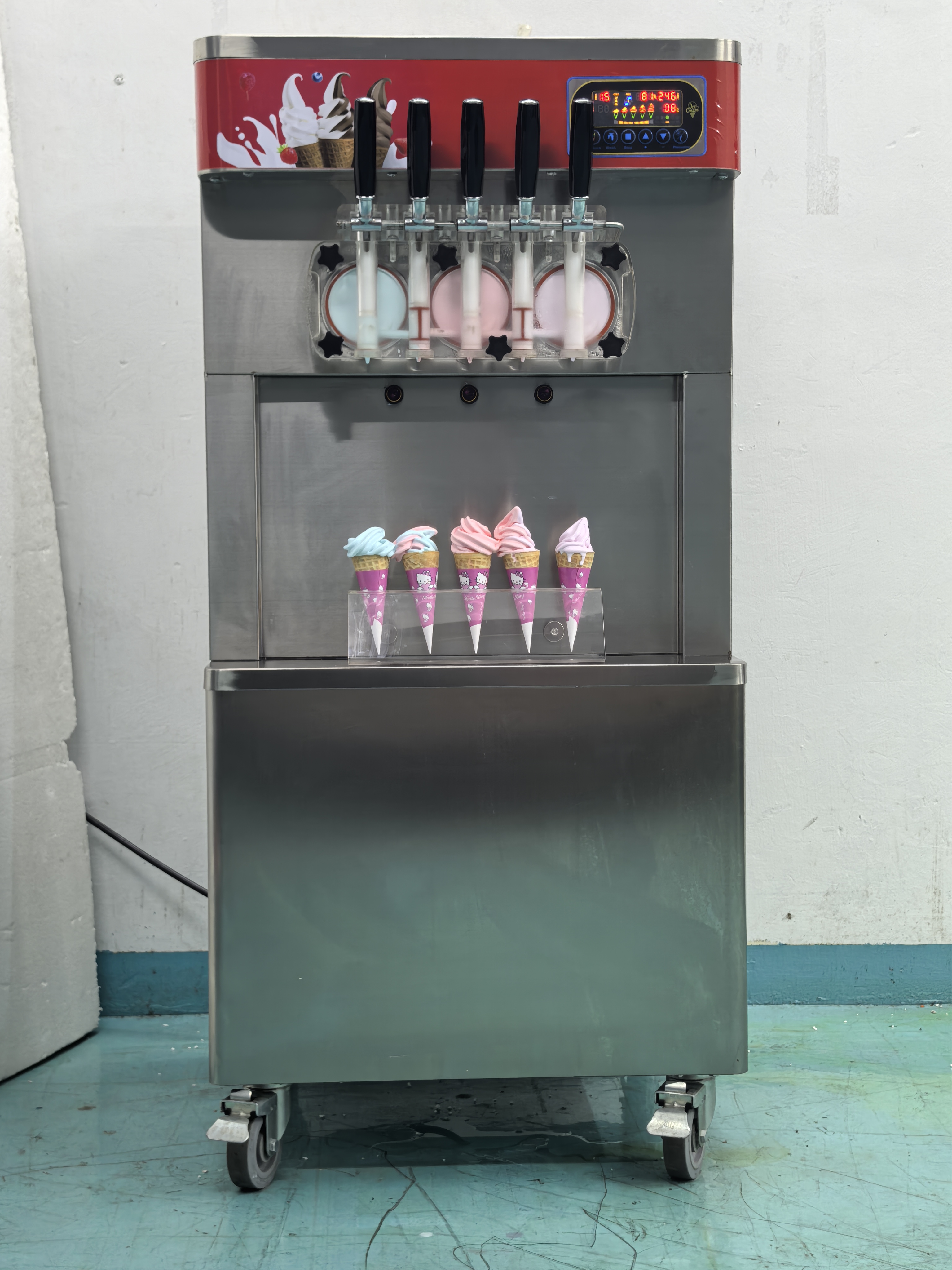 High Capacity Soft Serve Icecream Machine 5 Flavors Automatic Ice Cream Maker for Business Material Cylinder Capacity 7LX3 1.8LX3