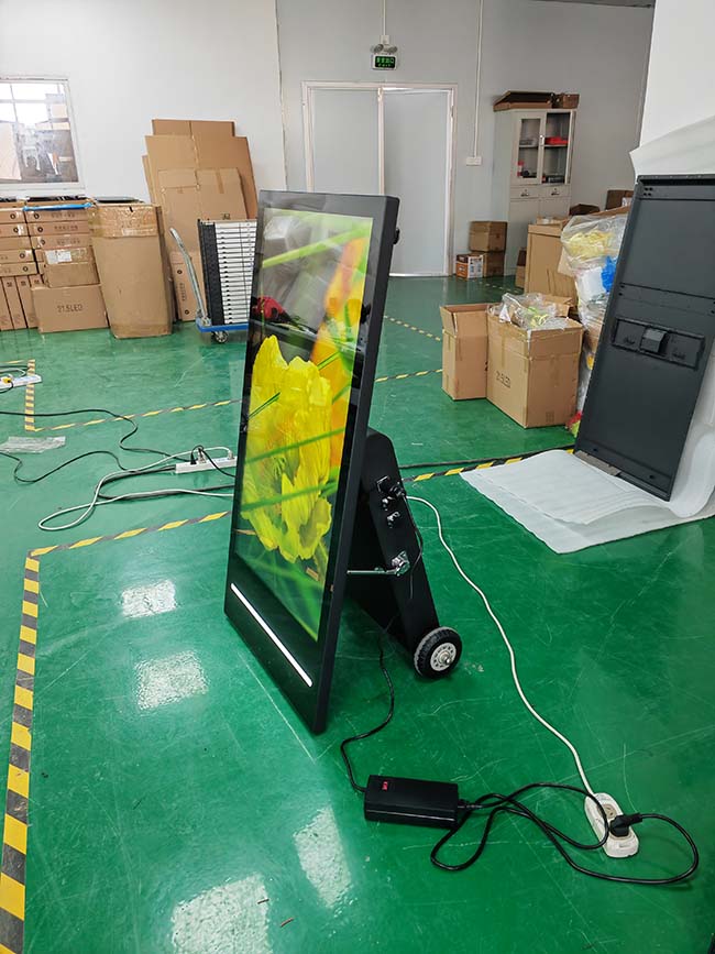 Outdoor LCD Digital Signage