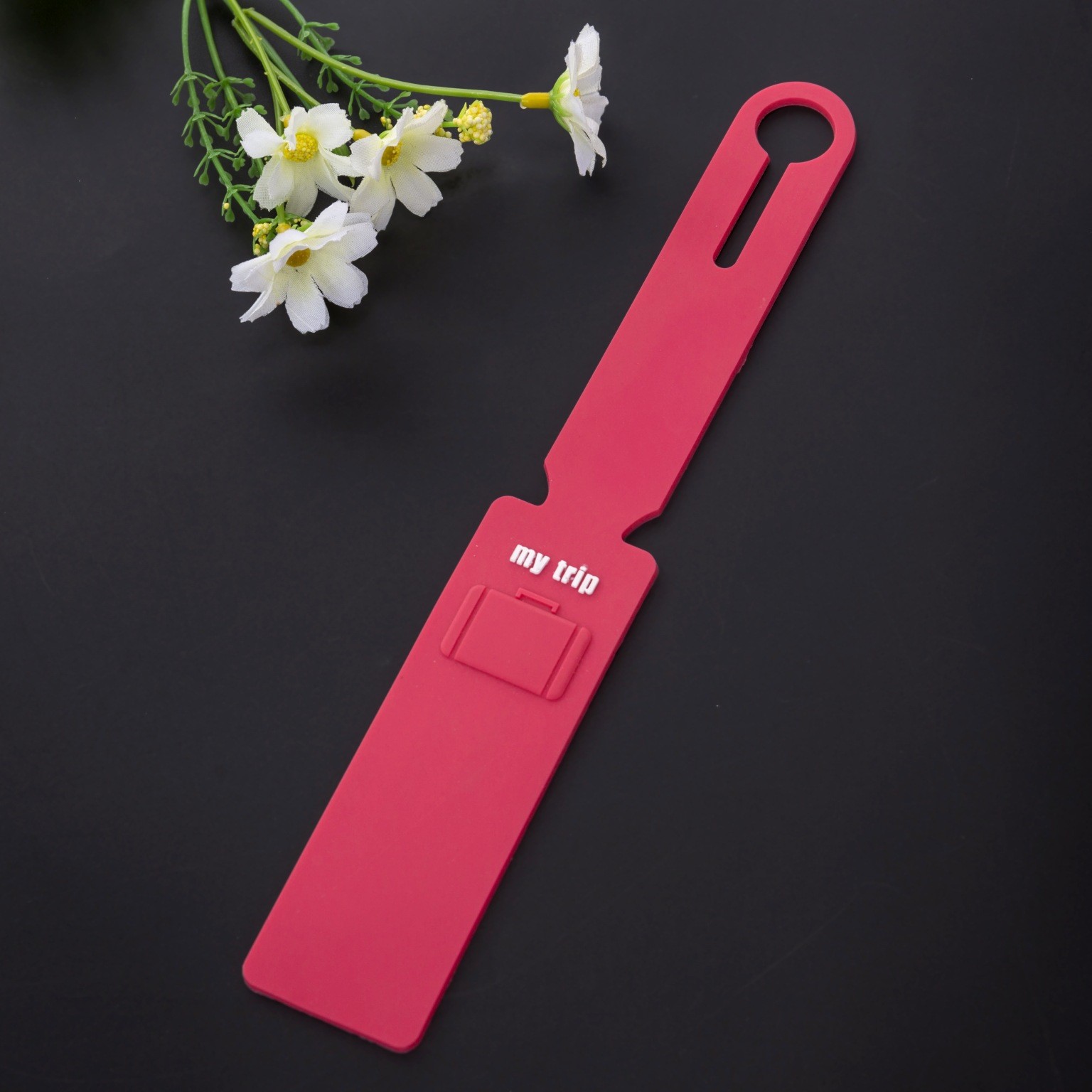 Cartoon and Modern Design Silicone Luggage Tag with Privacy Name ID Card BPA Free