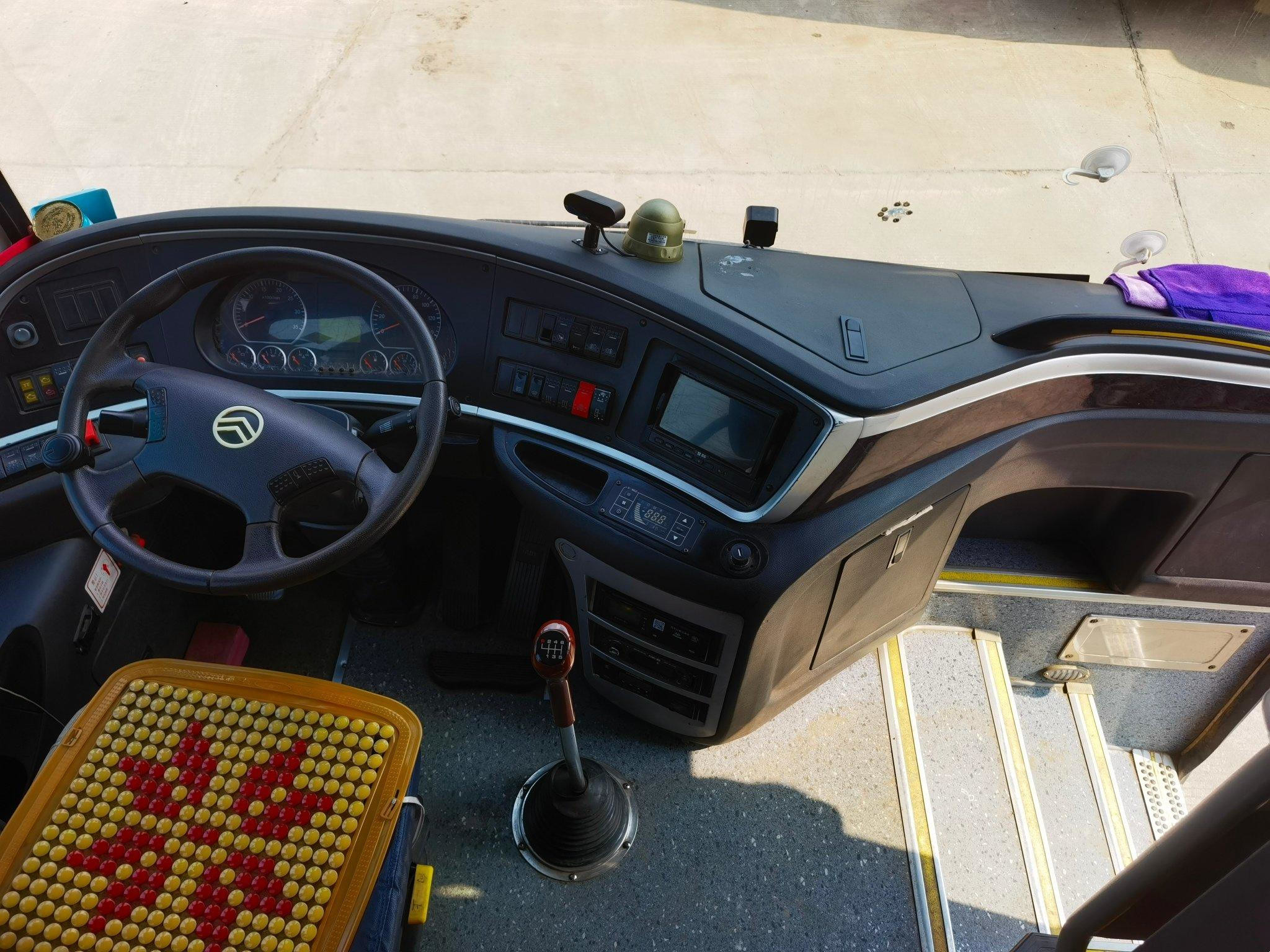 Golden Dragon Tour Bus Coach Luxury 8m Xml6807 Buses And Minibuses 30seats Youtong Bus