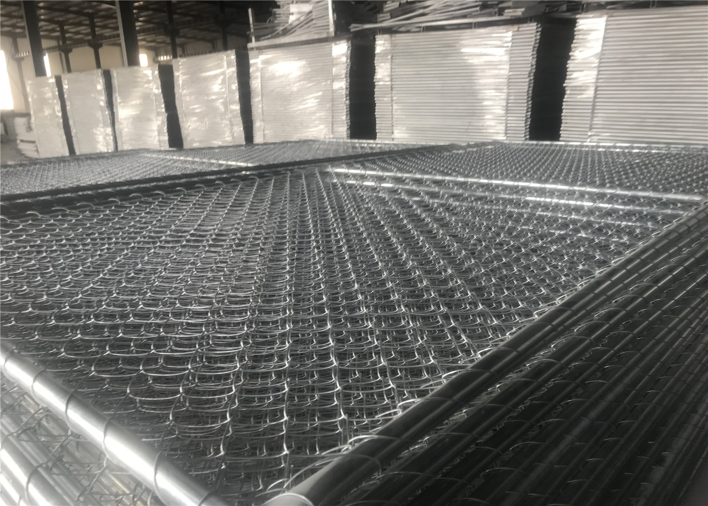 2.375"X2.375" (60mmx60mm) Chain Mesh Aperture Tubing 38mm X 16 Ga Wall Thick 6′x9.5′ Temporary Chain Link Fence