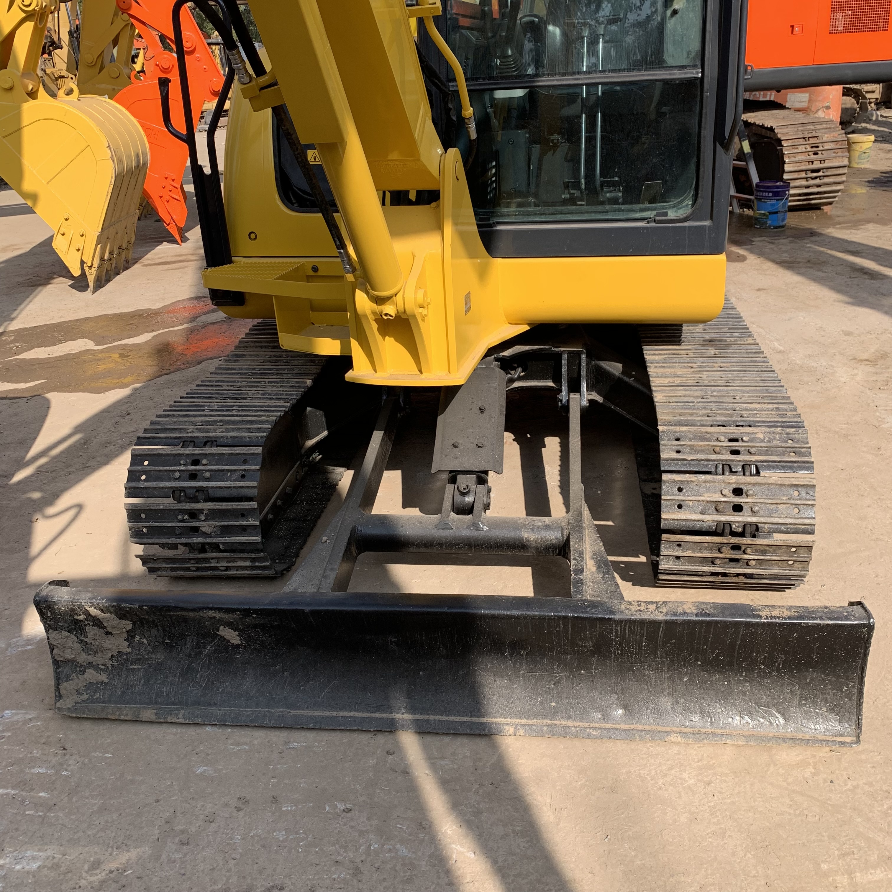Excavating 5 tons of durable hydraulic track type PC Komatsu 56 second-hand excavator at a low price and selling well