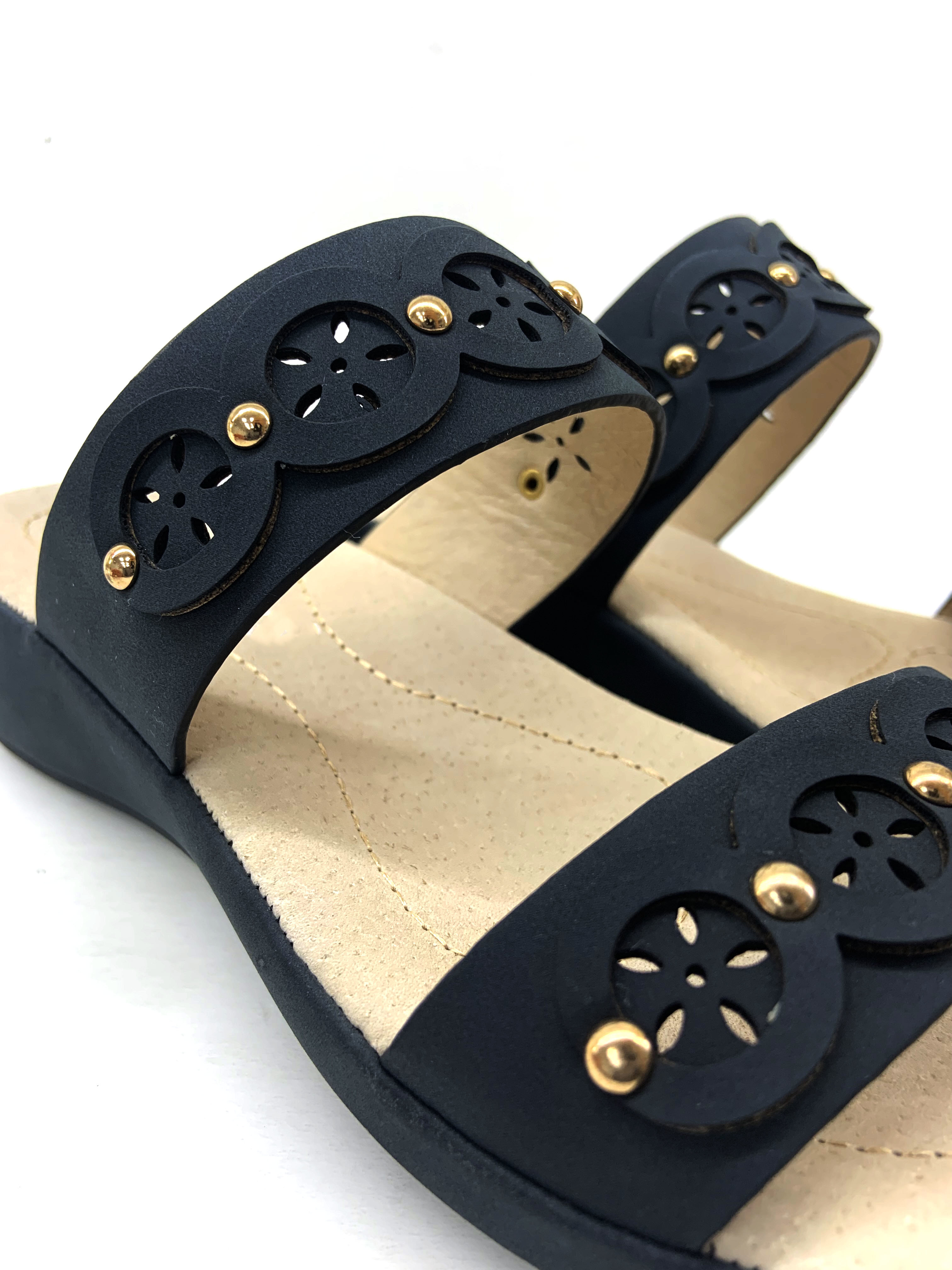 Rubber Sole Material Pink Flat Sandals Women Fashionable For Casual Occasions