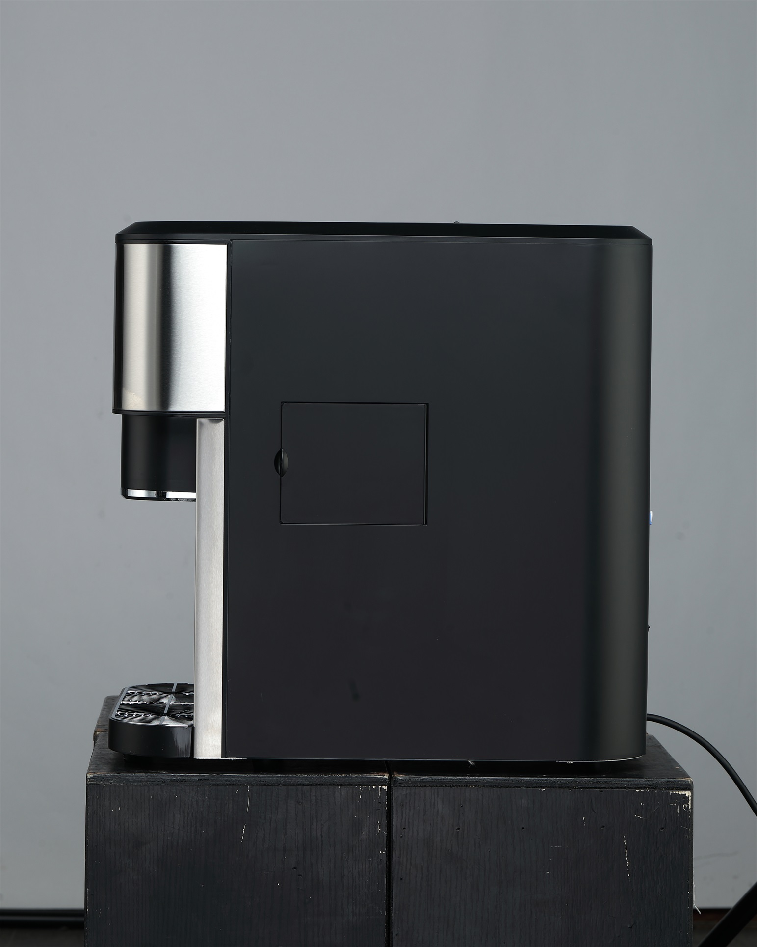 18kg Automatic Mini Countertop Ice Maker with Low Noise Level and 2.0L Water Tank Capacit