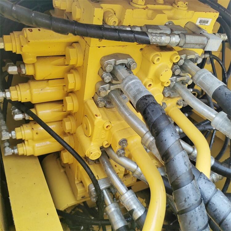 Used Komatsu PC200 Excavator Original Hydraulic Pump PC200-6/7/8 Crawler Excavator