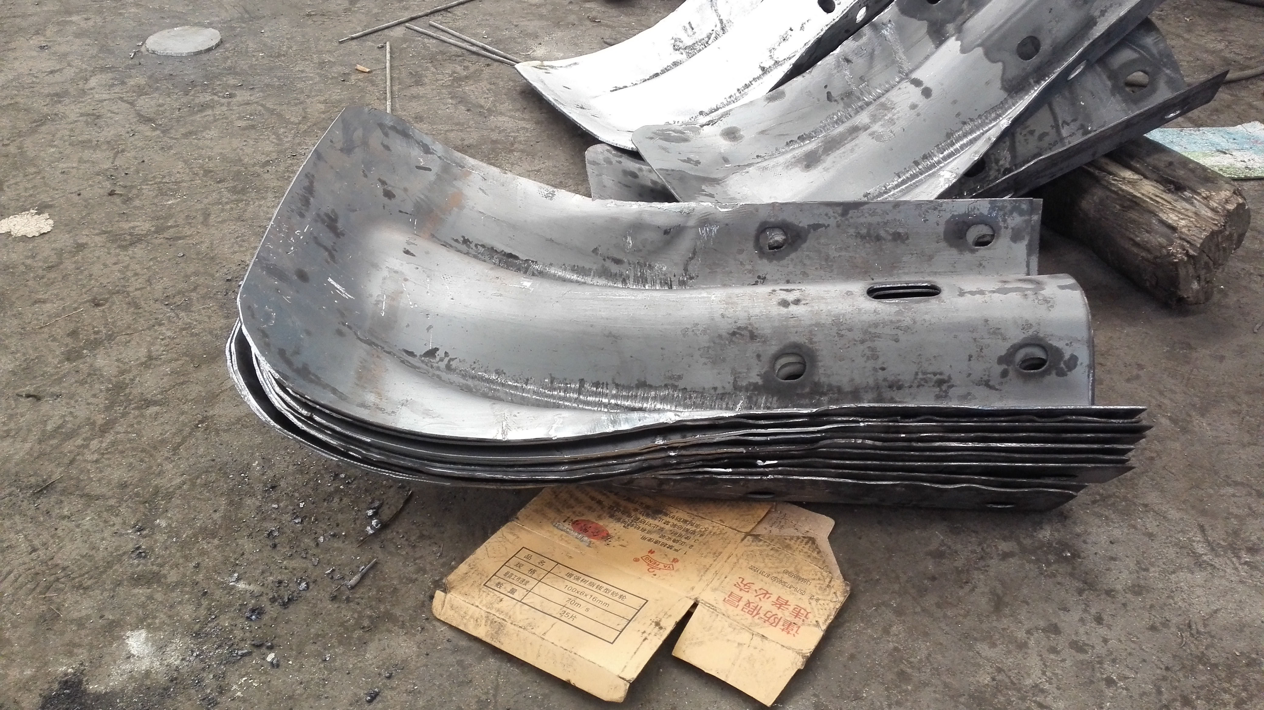 Galvanized Guardrail Crash Barrier Fishtail Terminal End ISO Certified and Customized