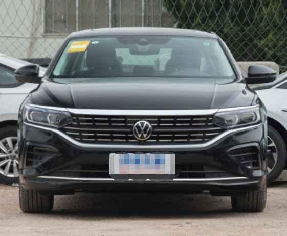 Volkswagen Passat 2023 380TSI Deluxe Edition 4 Door 5 Seat Sedan Gasoline