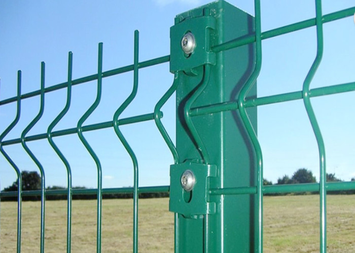 Q235 Q195 Steel RAL6005 Welded Wire Mesh Fence Panels With Triangle Shape