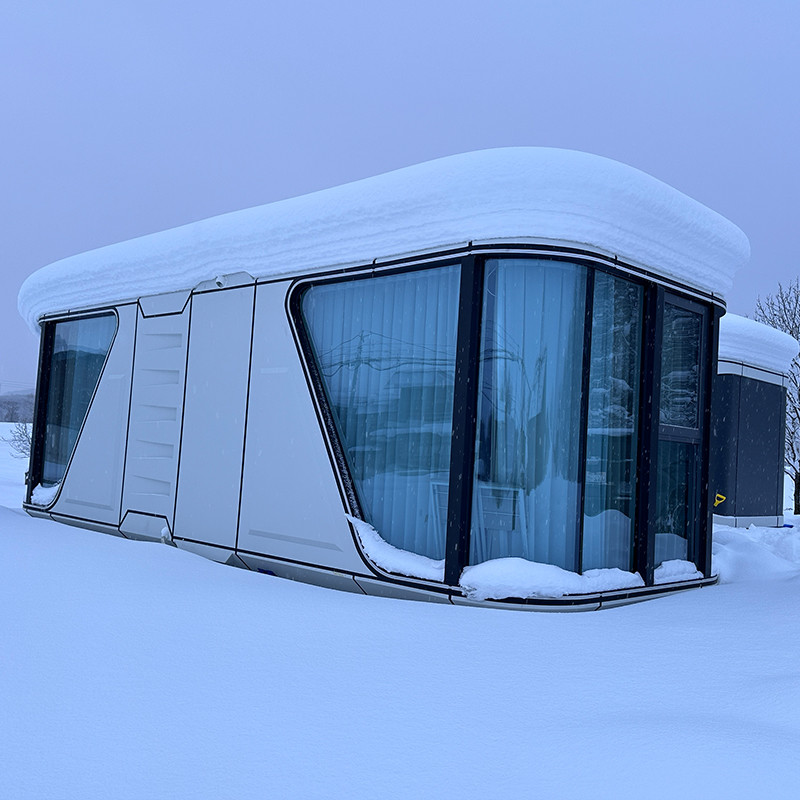 Custiomized Space Capsule House Hotel With Aluminum Plate Wall