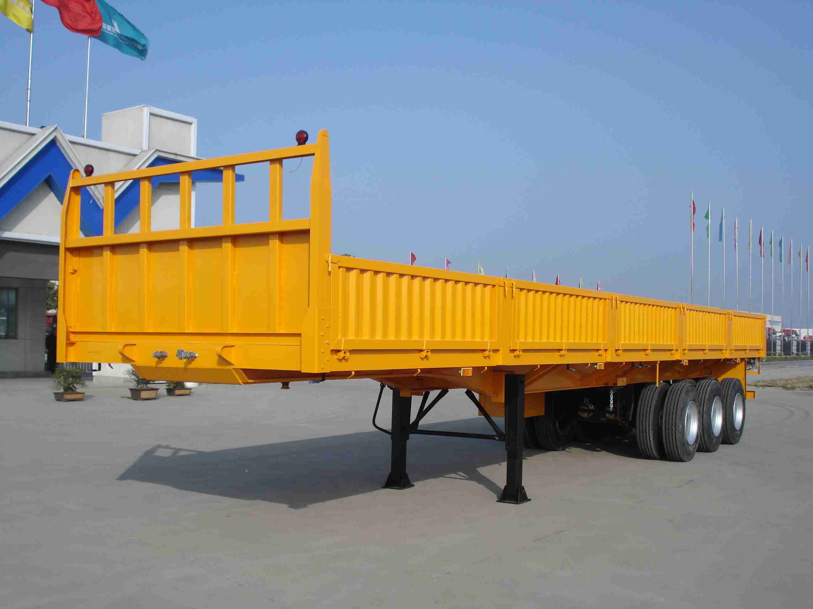 CIMC 40FT 3 Axle tare weight 8.5t 1300*2500mm heavy duty mechanical suspension 13pc leaf spring Wall Side Rollover semi trailer