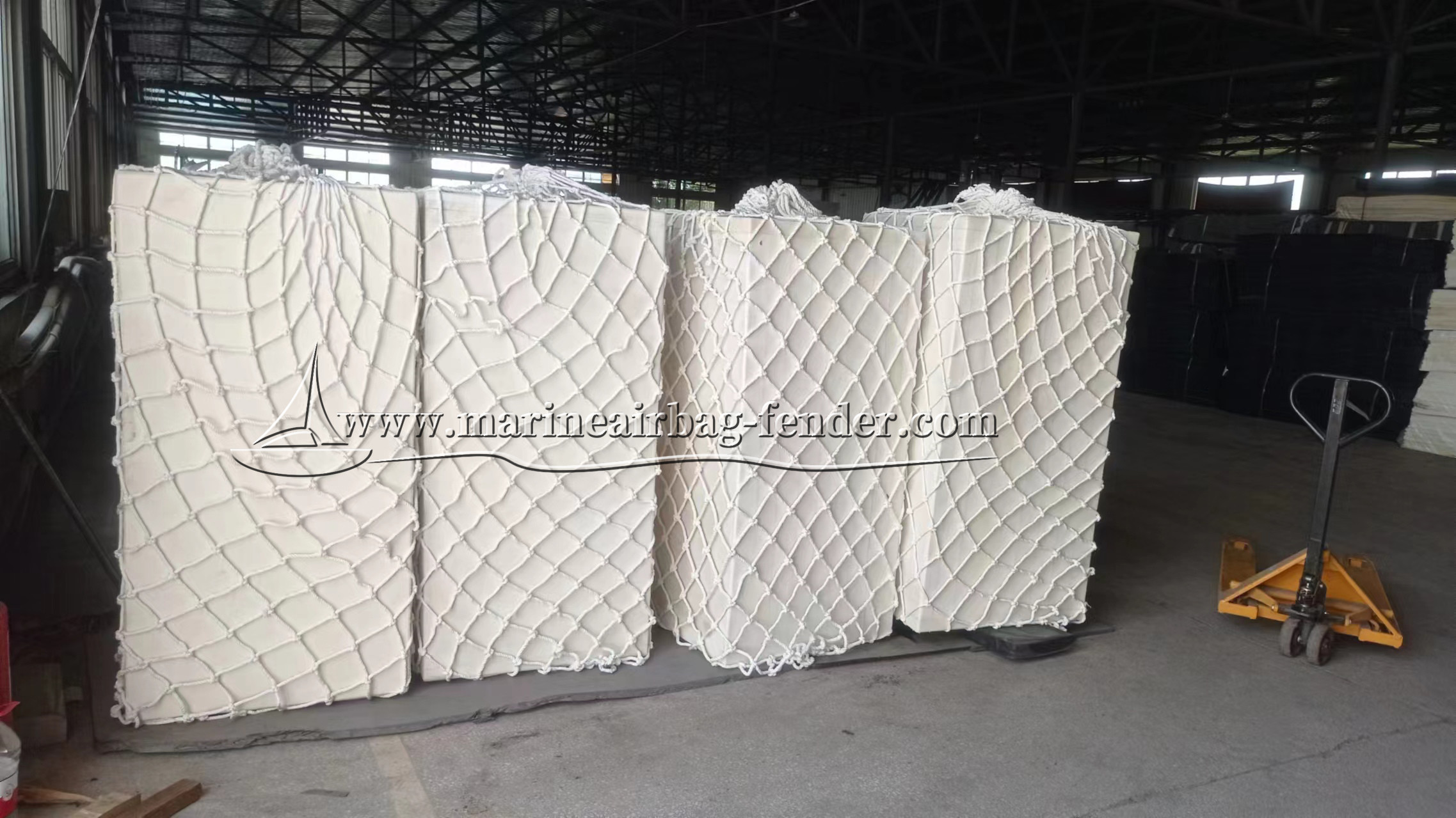 High Density Polyurethane Foam Fender 150%-300% Elongation Foam Filled Fenders