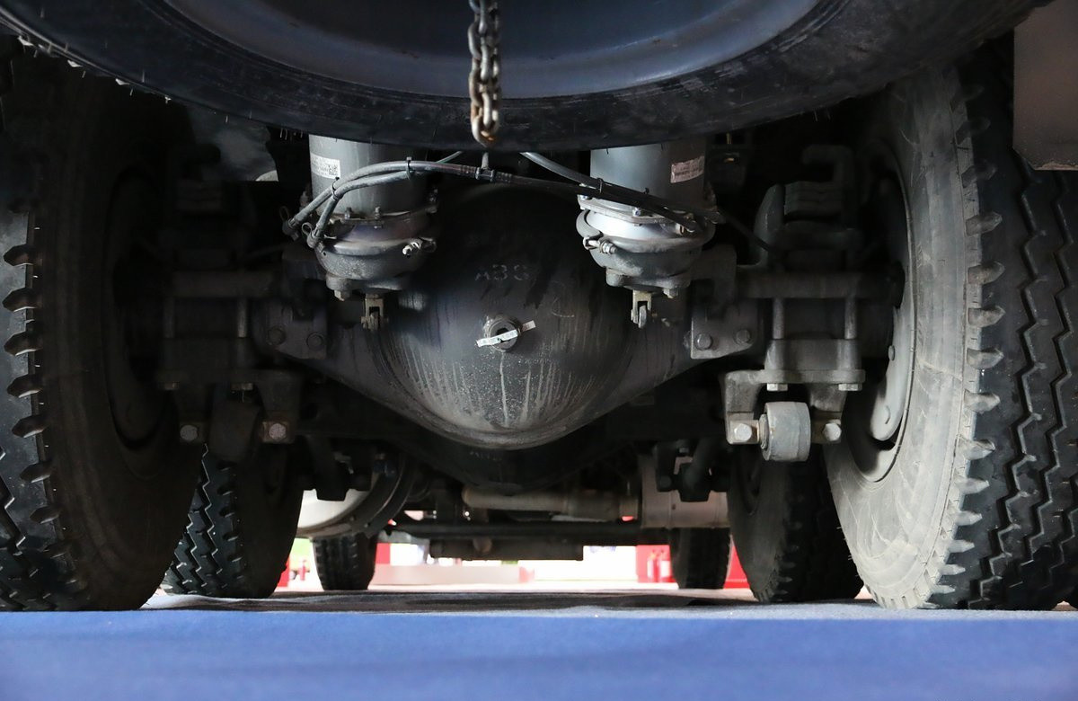 Heavy Oil Tanker Truck Sinotruck 20m3 Tanker Aluminum Alloy MAN Front Axle Flat Cab
