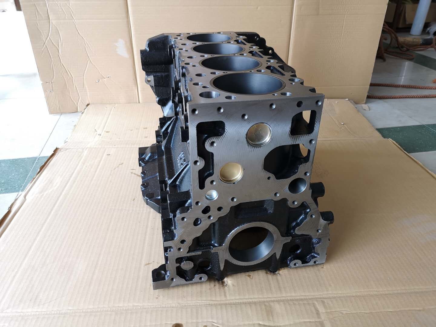 4HF1 Engine Cylinder Block 8971037611 For Isuzu NKR NPR Light Truck High Quality Include Cylinder Liner