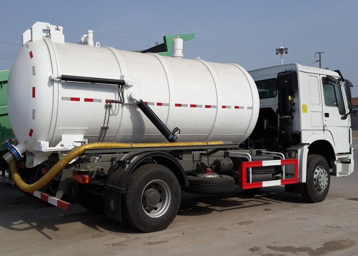 Sanitation Enterprise Sewage Suction Truck 8-12CBM RHD 4X2 , Liquid Waste Trucks