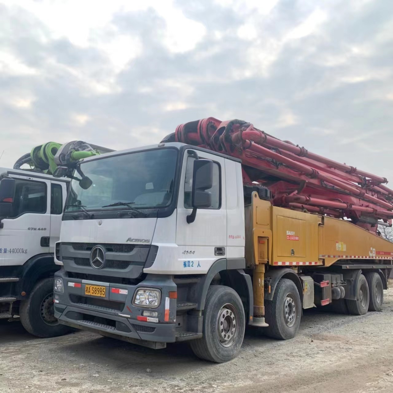 2018 Remote Controlled Diesel Concrete Pump Truck Parts In White Yellow And Red Colors 350bar Pressure Rating