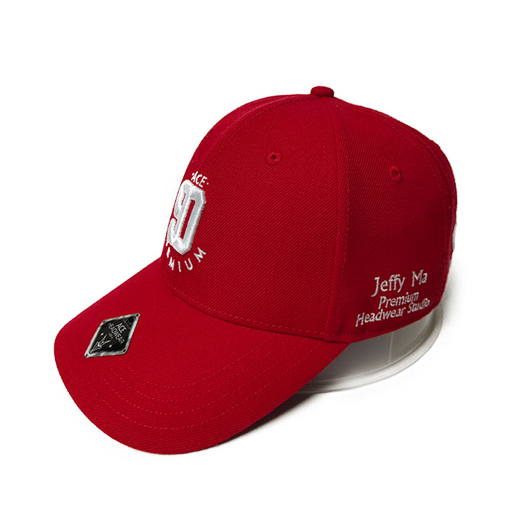 Cute Red Custom 3D Embroidery Baseball Caps 100% Cotton Twill Material