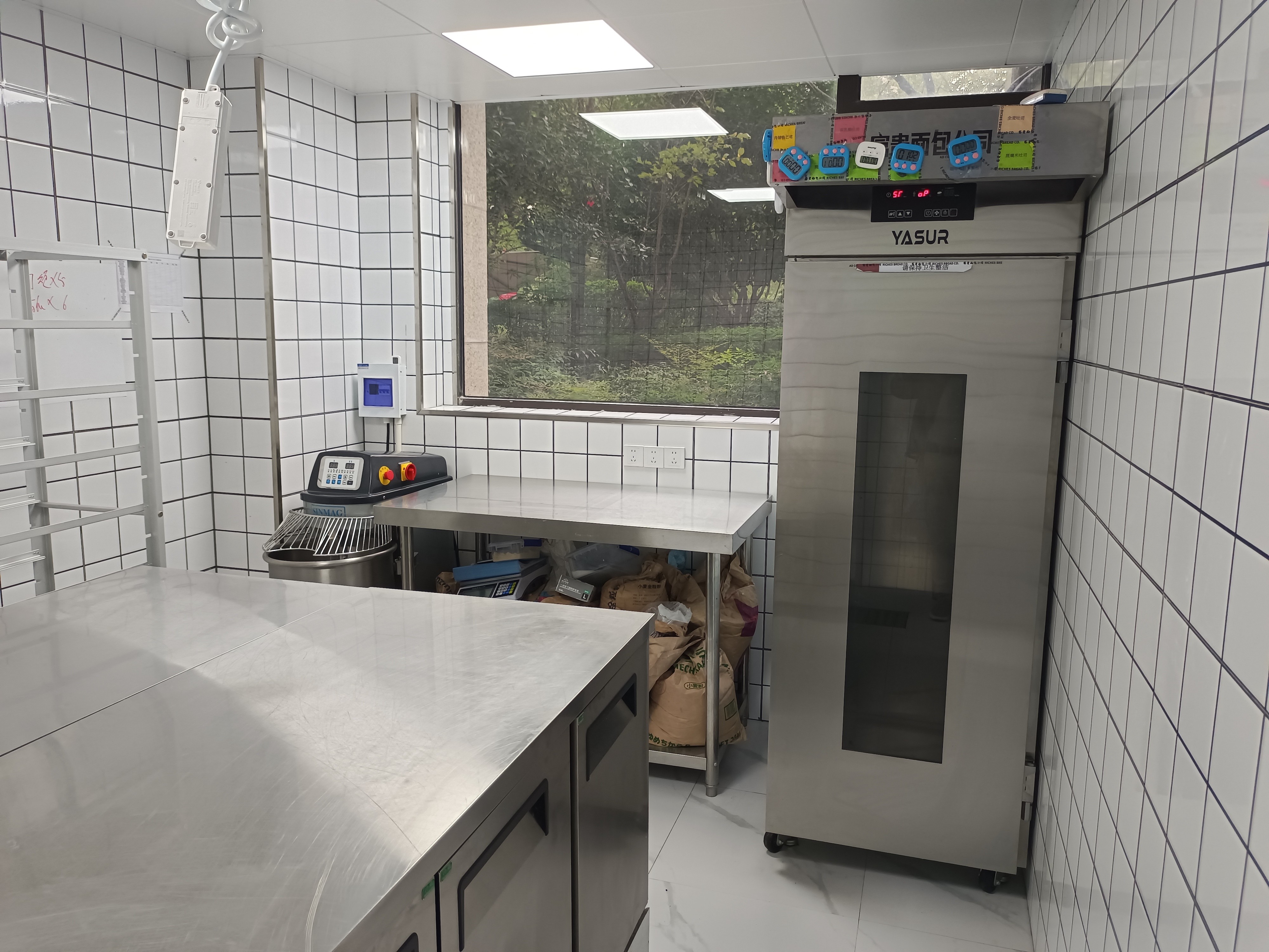 Commercial 2 Door Table Chiller Hotel Kitchen 360l Table Top Deep Freezer 1500×700×800mm