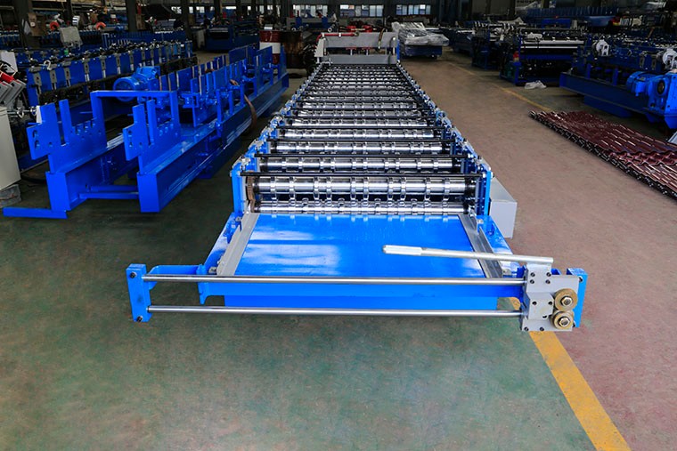 Metal Glazed Roof Tile Roll Forming Machine With High Production Speed